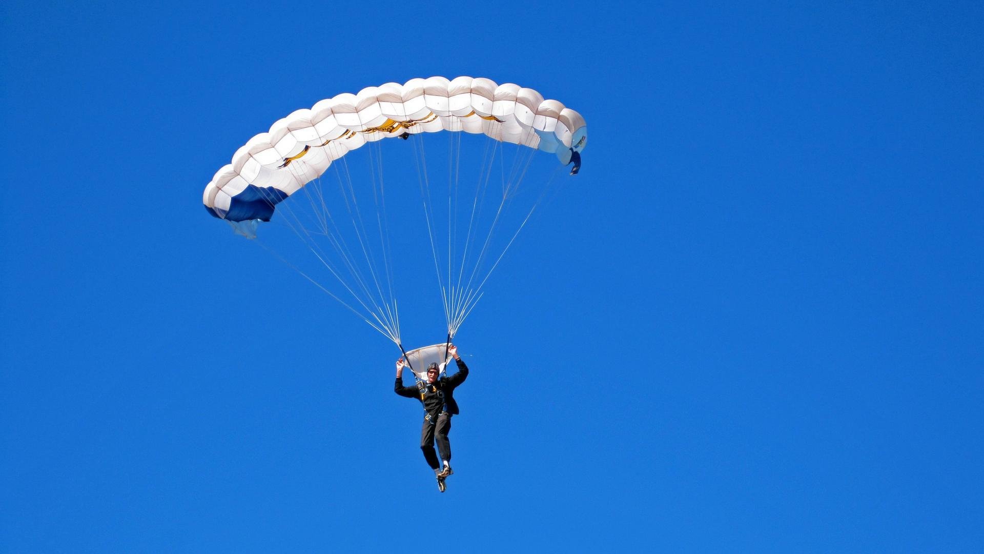  热刺首回合血战罗马，马龙砍下2记关键球，全场沸腾