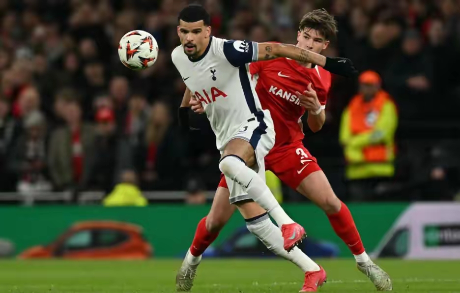  热刺首回合血战罗马，马龙砍下2记关键球，全场沸腾