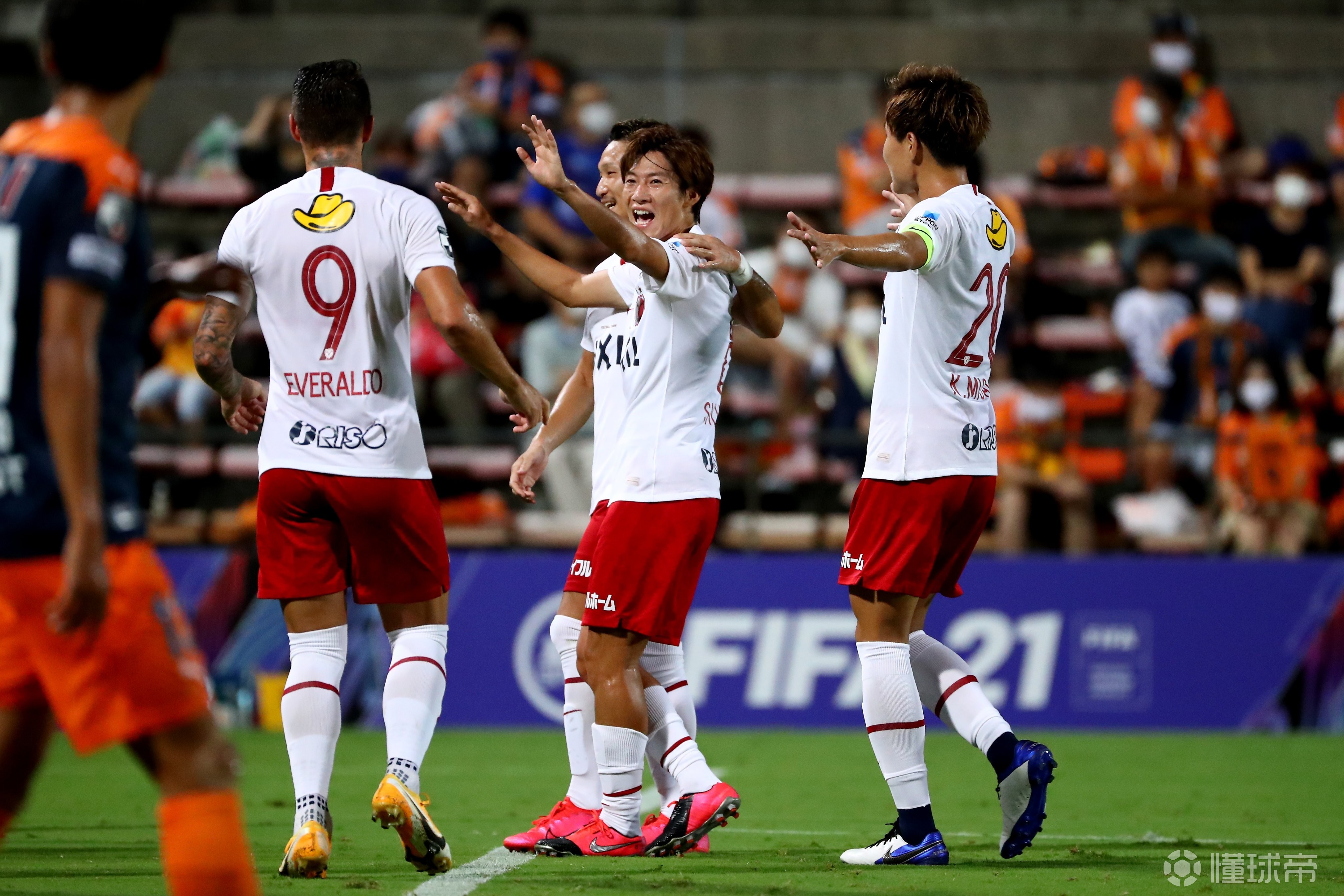  WTT冠军赛半决赛激情夜！哈登里突外投，费城76人大胜川崎前锋